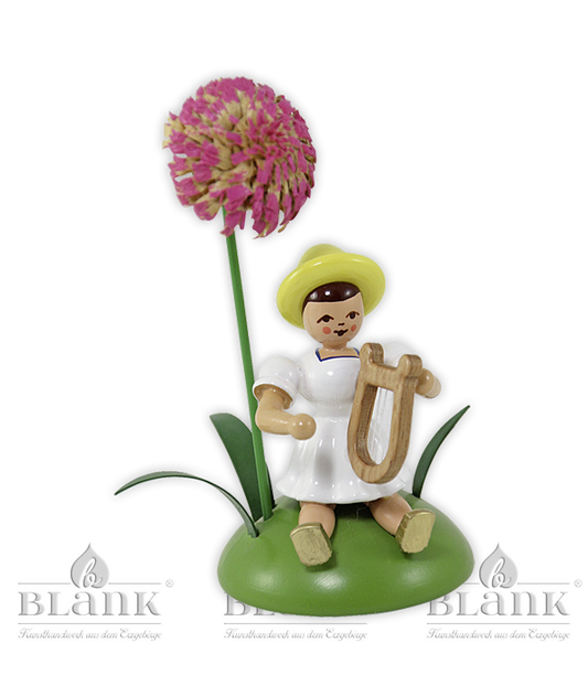 Blumenkind mit Chrysantheme und Lyra, sitzend